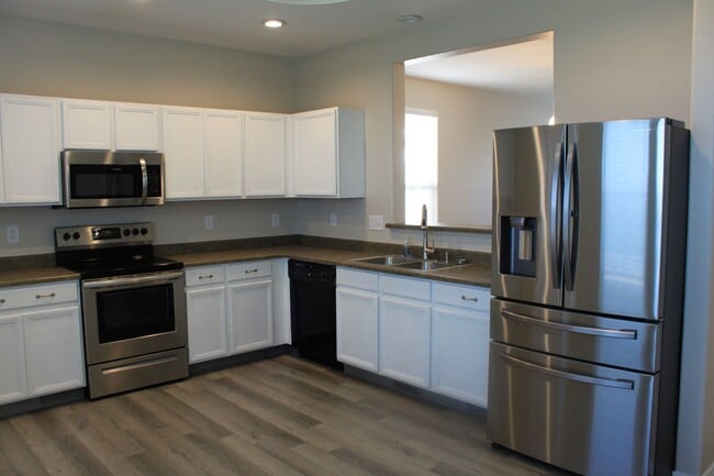 Building Photo - 7387 Countryside Grv