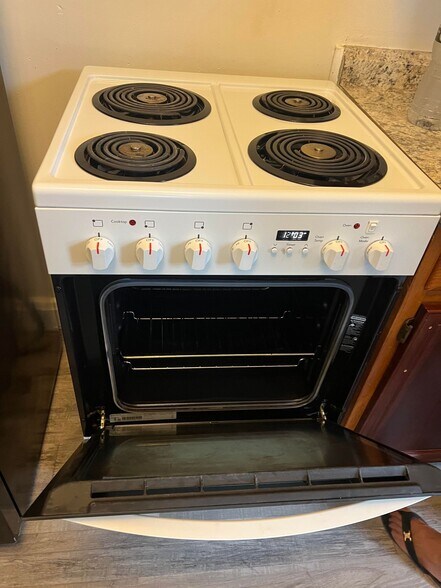 Building Photo - 27 S Locust St