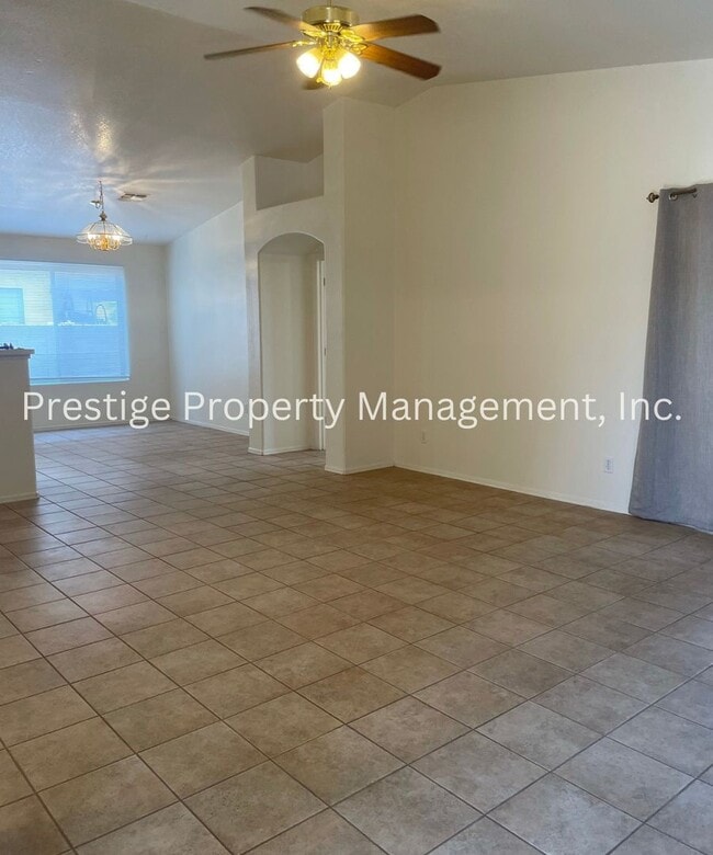 Building Photo - Charming All Tile 4/2 Rita Ranch Home