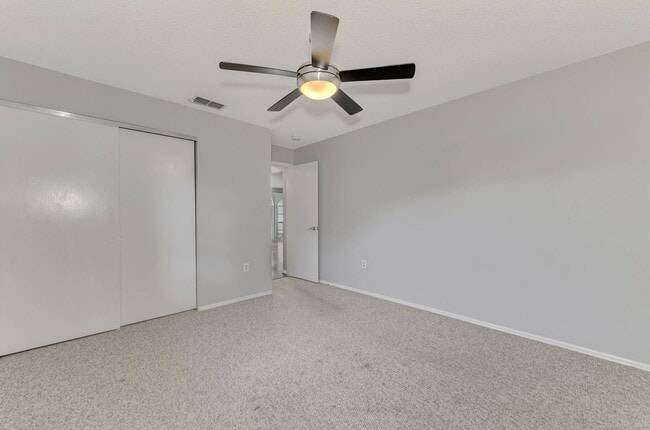 Building Photo - STUNNING 3 BEDROOM, 2 BATHROOM, 2 CAR GARAGE HOME LOCATED IN THE HIGHLY SOUGHT AFTER BRIARWOOD CO...