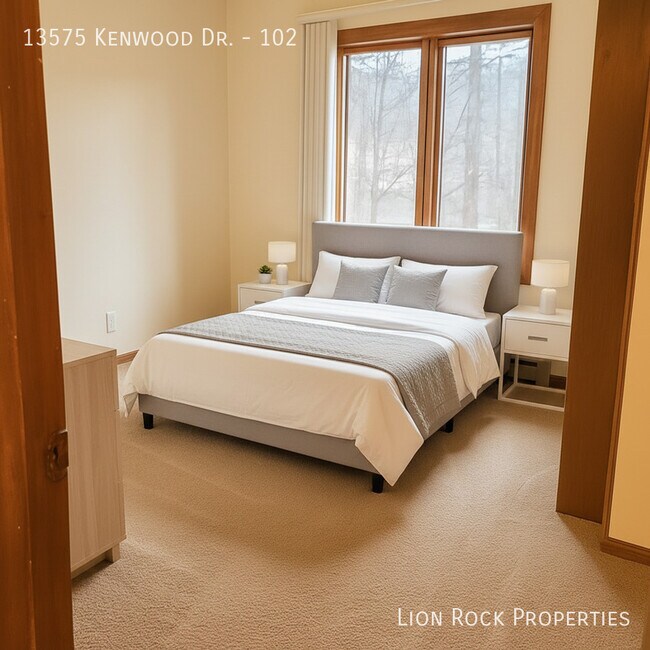 Building Photo - 13575 Kenwood Dr N