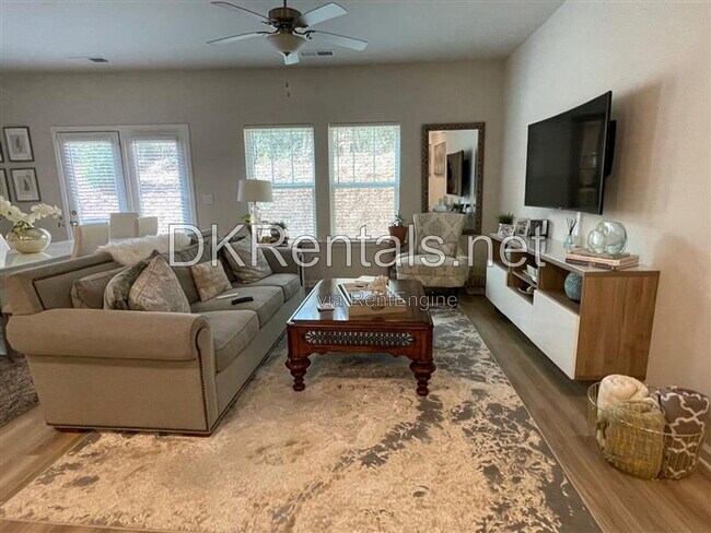 Building Photo - 1375 Vayda Ct