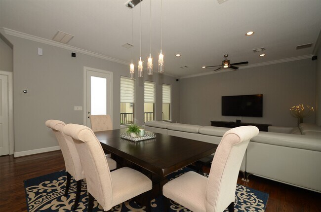 Building Photo - 2211 Hutchins St