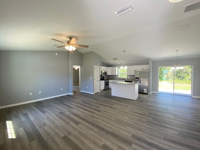 Building Photo - Desirable SW Ocala Neighborhood 3/2/2 *WON...