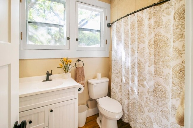 Building Photo - The Loft: Furnished Jacksonville Suite! Grand Deck with Views, King Bed $300 Utility Fee