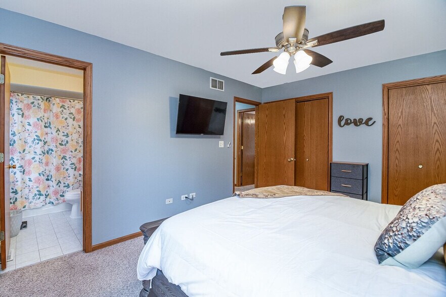 Building Photo - 8057 Mason Ln