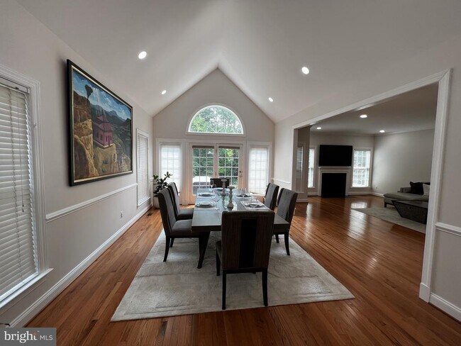 Building Photo - 25622 Creek Run Terrace