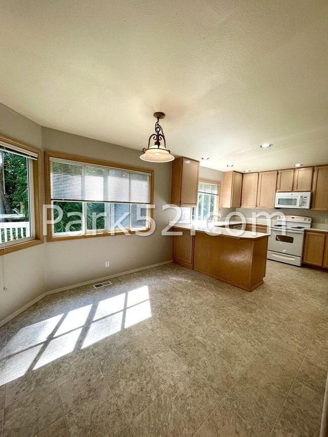 Building Photo - 4 Bedroom Single Family Home in Gig Harbor...