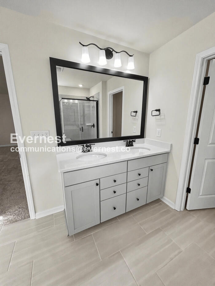 Building Photo - 2145 Bethpage Dr