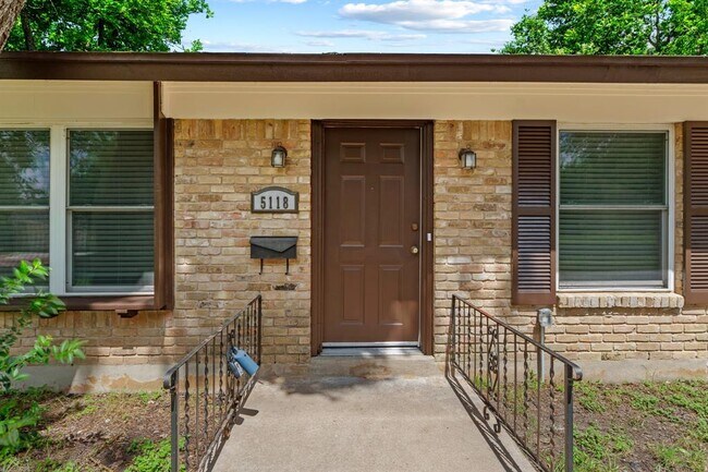 Building Photo - 5118 Waterbrook Dr