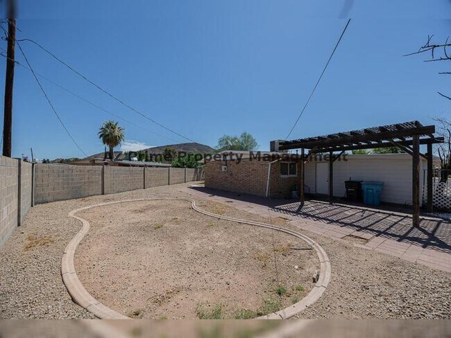Building Photo - 2130 W Cortez St