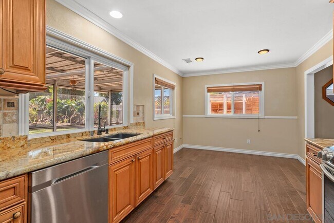 Building Photo - 2245 Nob Hill Dr