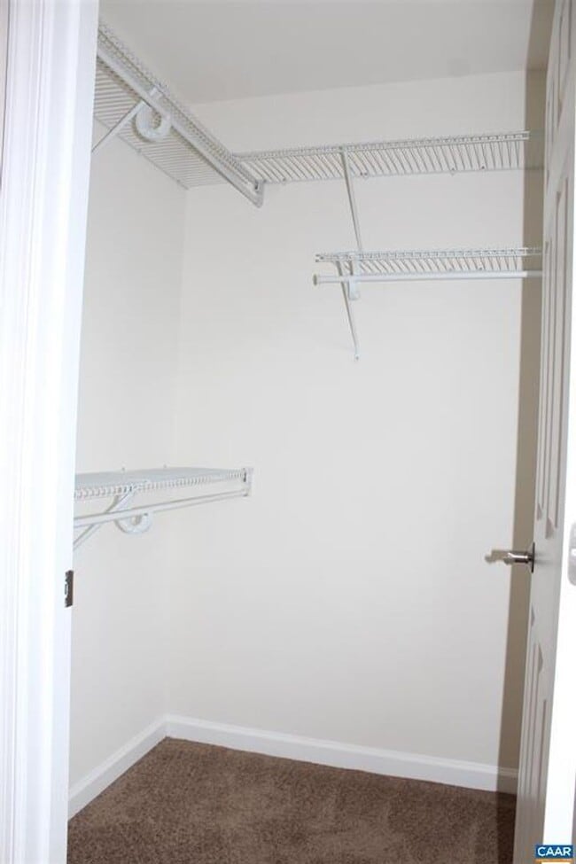 Building Photo - Two story townhouse w/ 3 bedrooms,2.5 baths