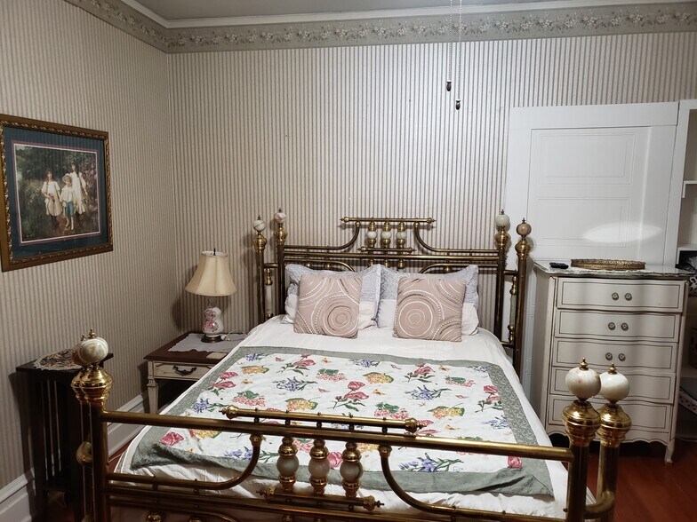 Serenity Room $1400 - 2374 Mission Inn Ave