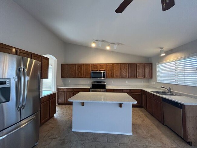 Primary Photo - 6858 S 19th St