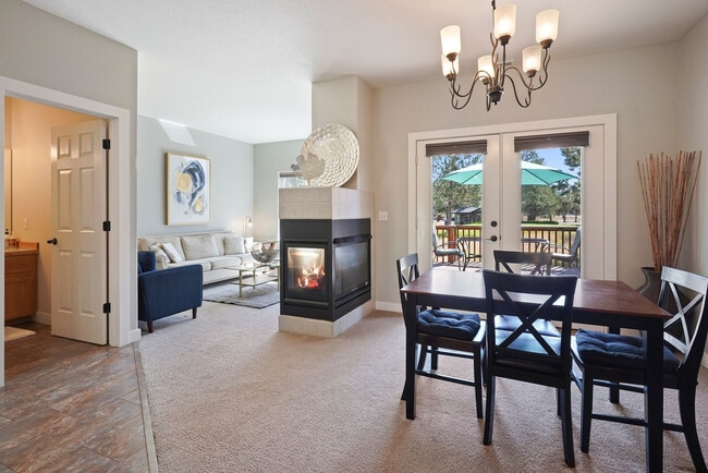 Building Photo - 1084 Golden Pheasant Dr