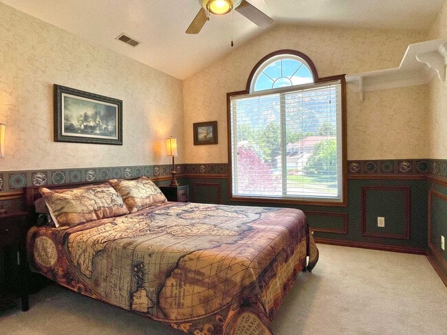 Building Photo - 2009 Sweetbriar Ln