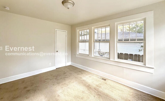 Building Photo - Limited Time Special Offer - Split your security deposit payment.  3 Bed/1 Bath Home with Fenced ...