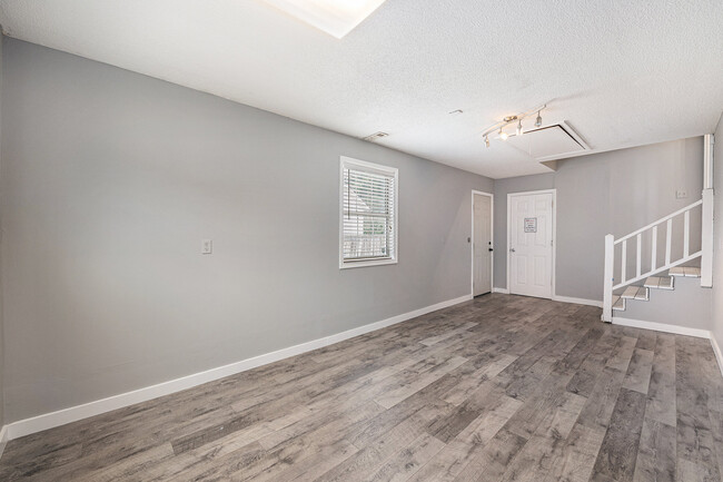 Building Photo - 1167 Landsdowne Dr