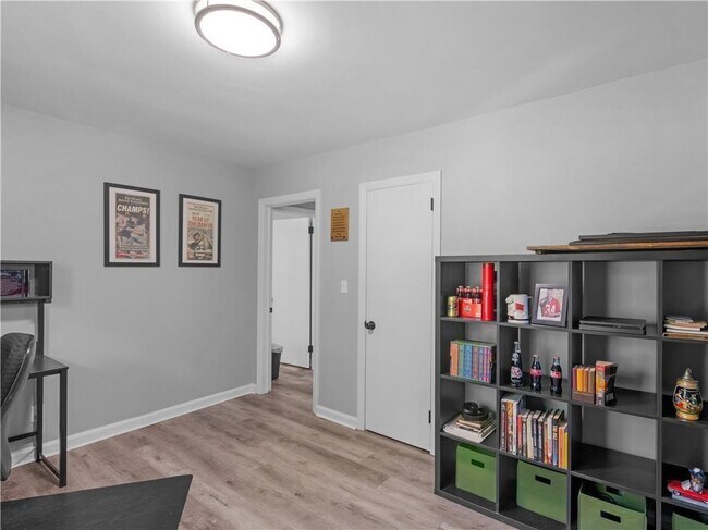 Building Photo - 2903 Monterey Dr