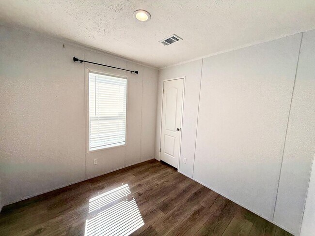 Building Photo - For Rent – Nearly New Home in Elm Mott, TX