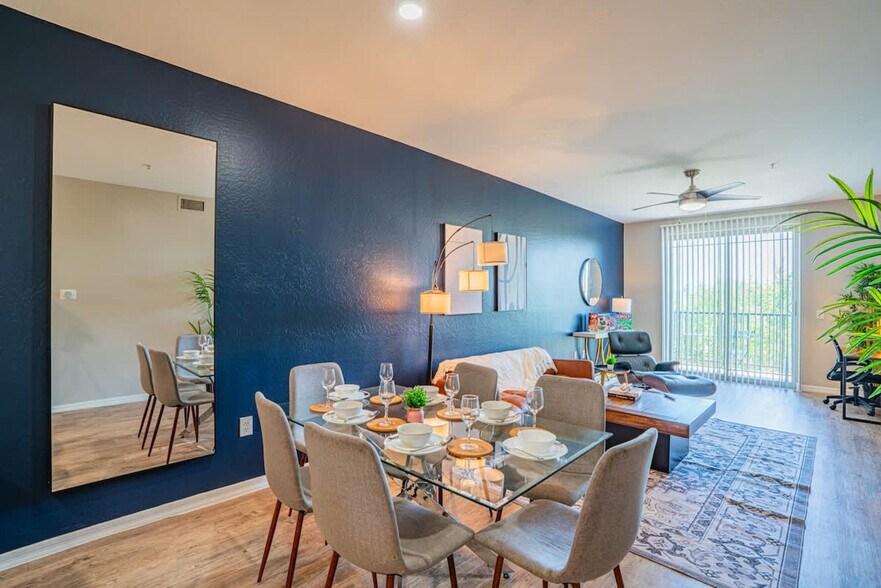 Building Photo - 1275 E University Dr