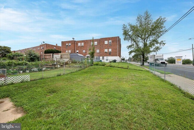 Building Photo - 4000 Lyman Dr