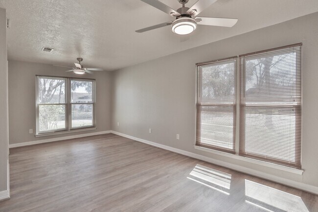 Building Photo - 509 Belmont Dr