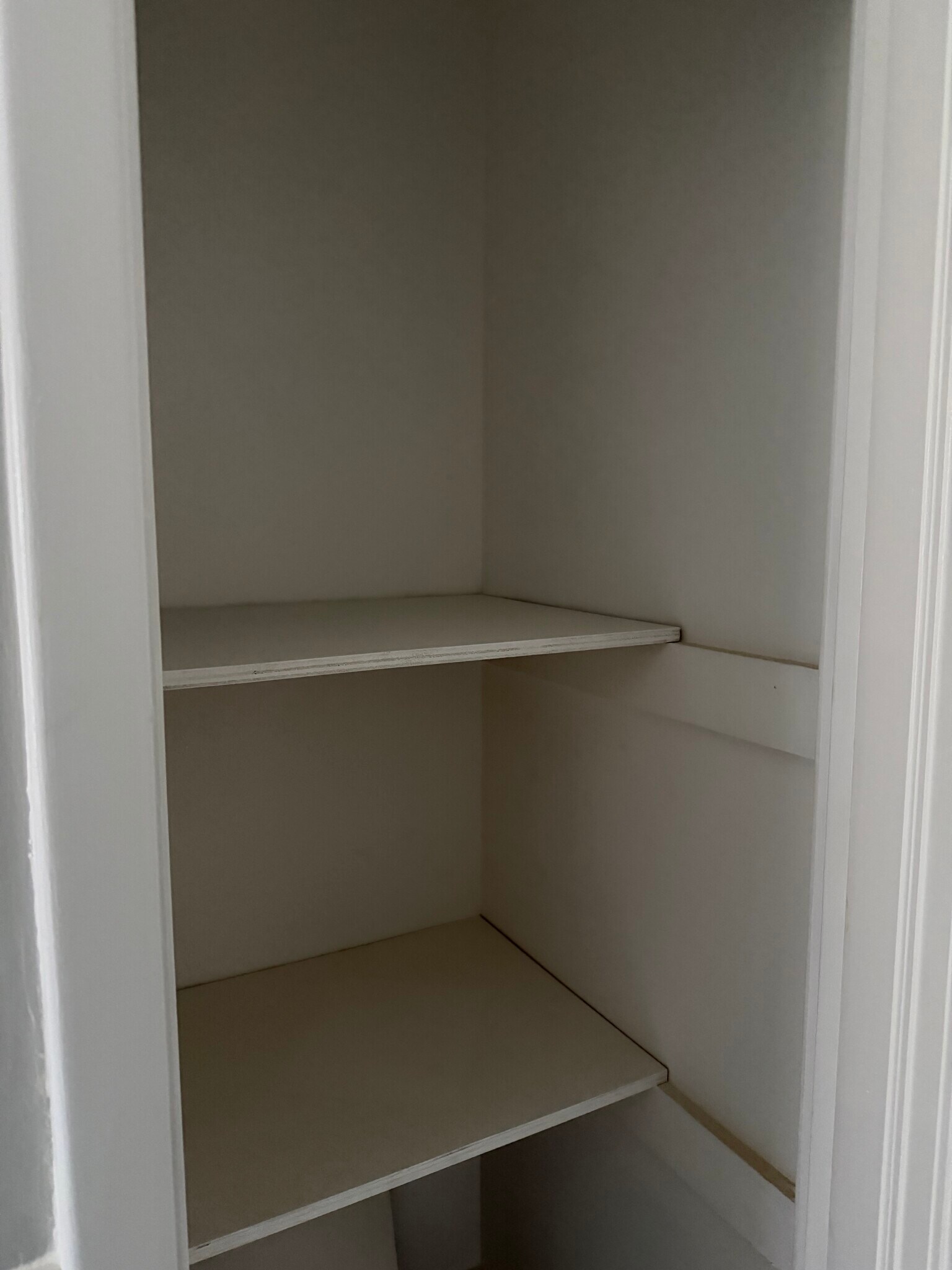 Building Photo - 75 Shoshone St