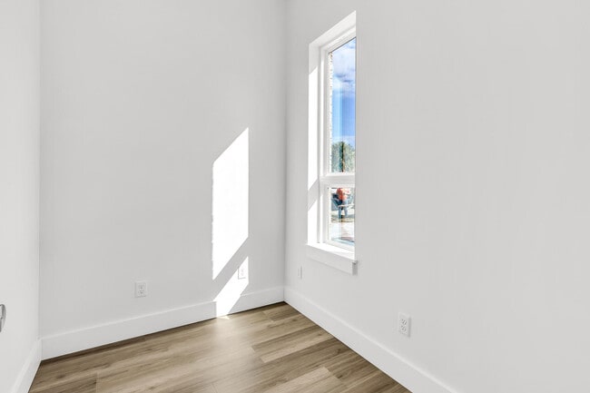 Building Photo - 28 Windsor Ct