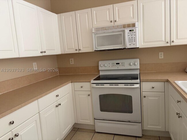 Building Photo - 1690 NE 33rd Ave
