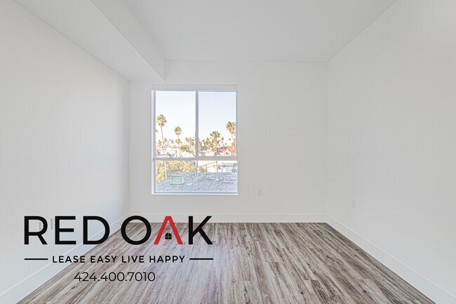 Building Photo - 453 S Kenmore Ave