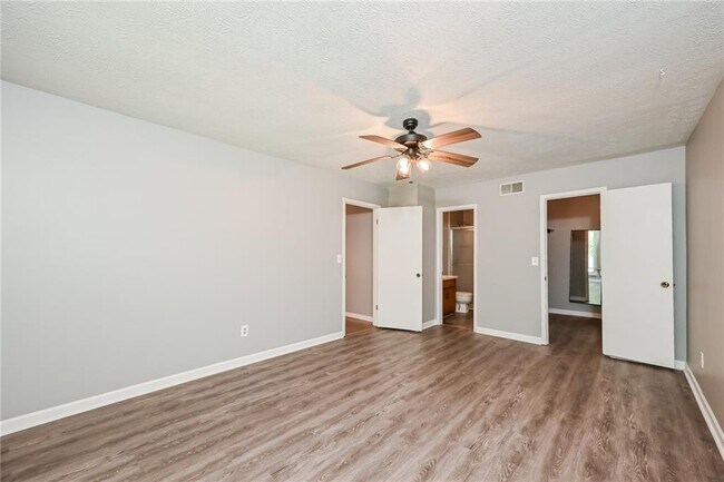 Building Photo - 3039 Jonathan Ct SW