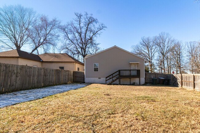 Building Photo - Cozy Home located in Greensboro