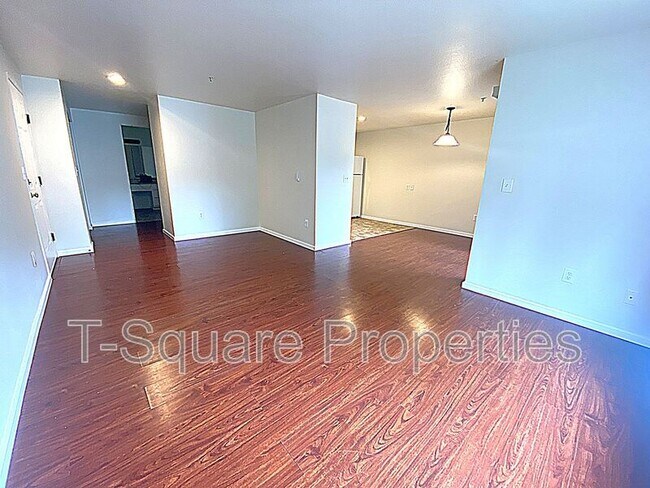 Building Photo - 7041 S 116th Pl