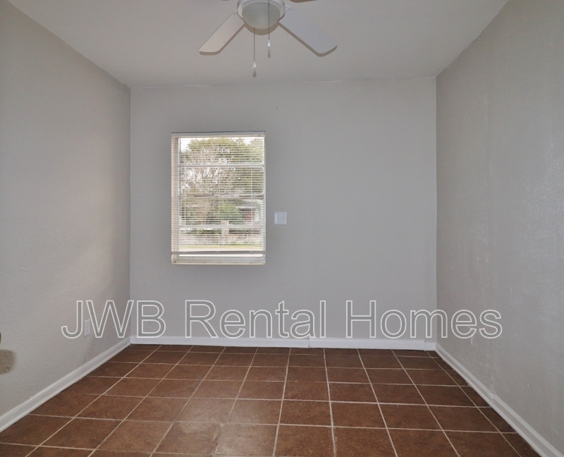 Building Photo - 2853 6th St W