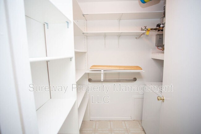 Building Photo - 159A Birchfield Ct