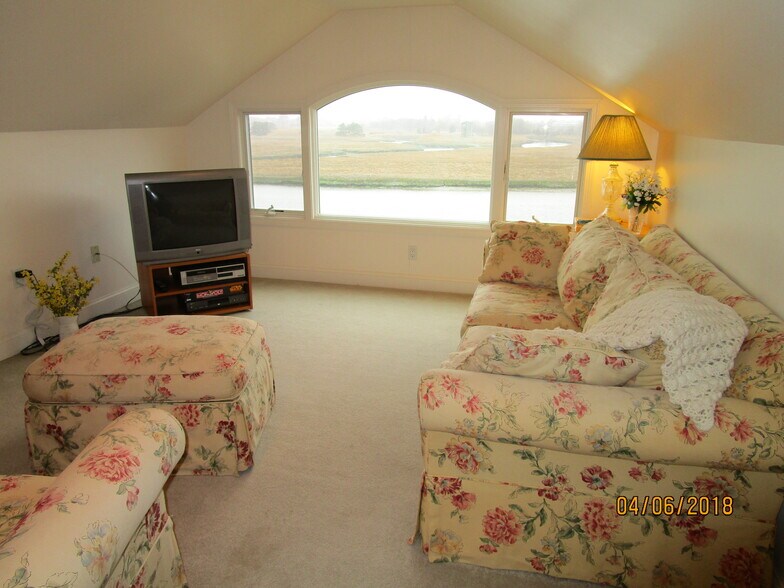 third floor family room - TV now replaced by 70"HDTVi - 103 Summer St