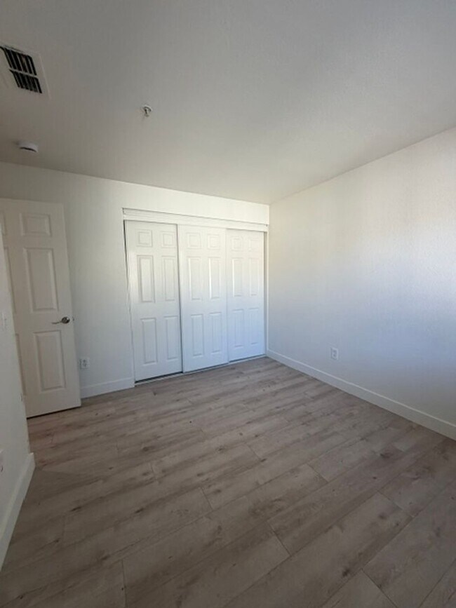 Building Photo - Very Nice 2 Bedroom and 2 Bathroom Apartment $2,425 + $125.00 WSG
