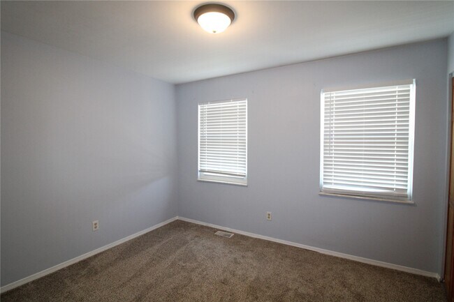 Building Photo - 912 Oakwood Farms Ln