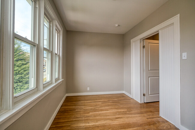 Front Bedroom - 1869 Perrott Ave