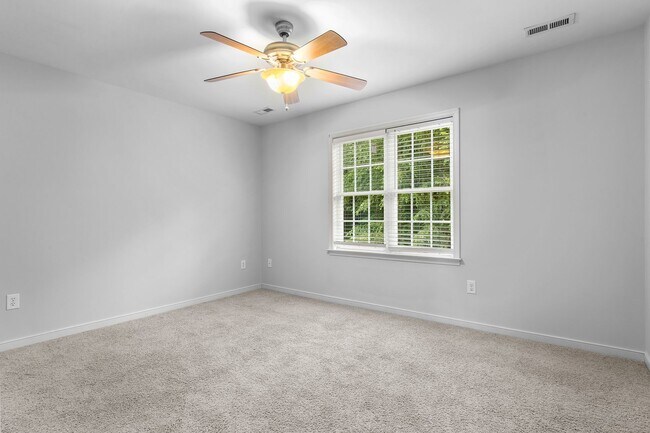 Building Photo - HAMPTON PARK - Pristine 4-5 bedroom home a...