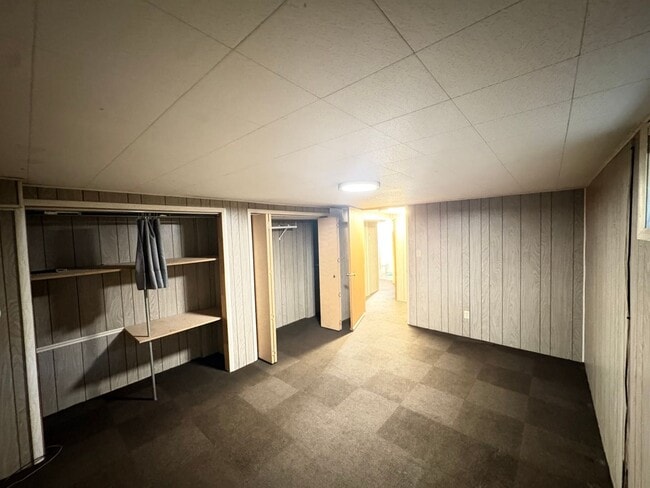 Building Photo - 437 Circleway Dr