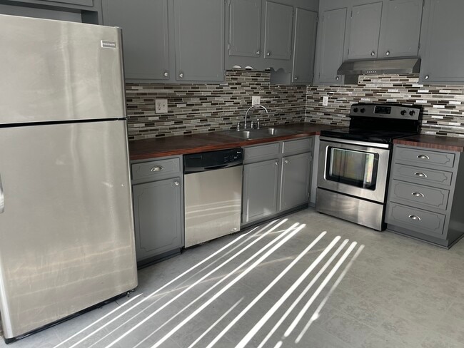 Building Photo - 1608 Windsong Ct