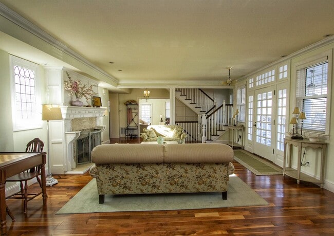 Building Photo - 2 S Dudley Ave