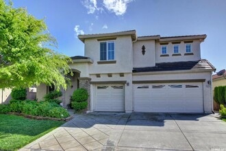 Building Photo - 4 Bedroom / 3 Bathroom Home in Elk Grove – Bedroom & Full Bath Downstairs SEE VIDEO