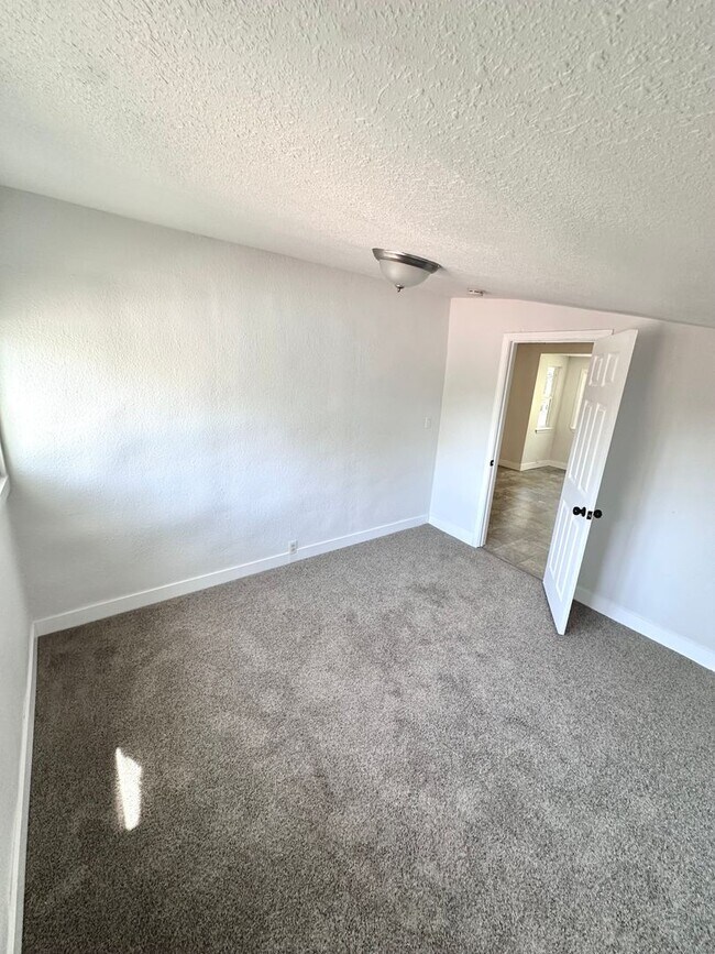 Building Photo - 3135 32nd St