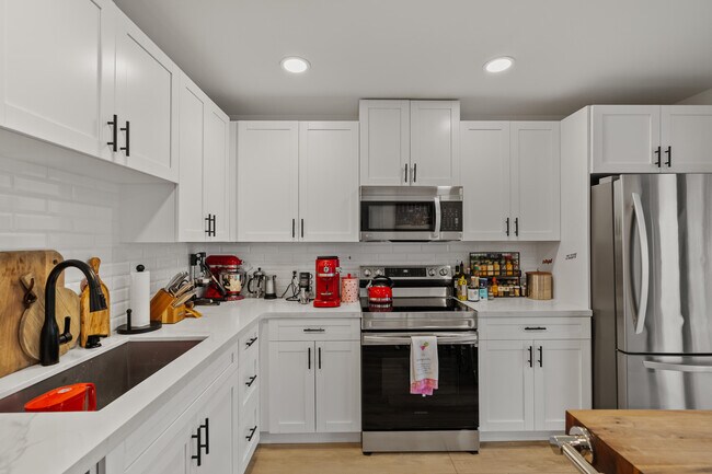 Building Photo - 13324 Bedford Mews Ct