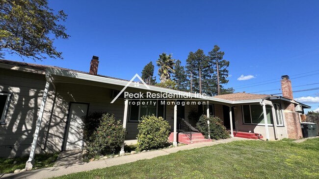 Building Photo - Charming Arden Area 2bd/1ba Duplex!