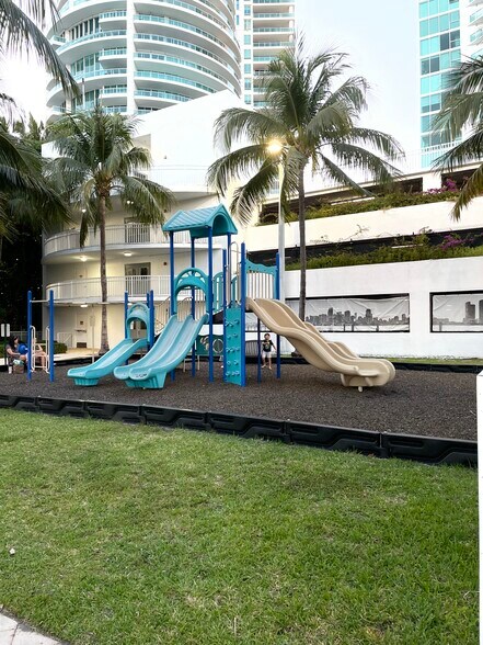 Building Photo - 2101 Brickell Ave